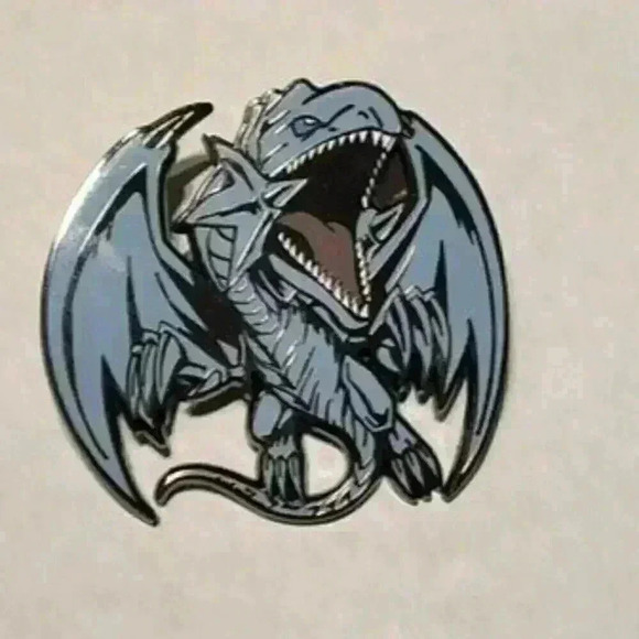 Yu-Gi-Oh! Blue Eyes White Dragon Enamel Pin - Picture 4 of 5